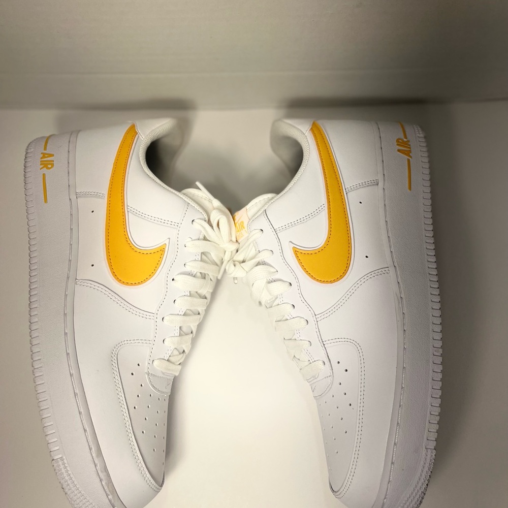 Nike Air Force 1 Low White University Gold Size 12 - Picture 4 of 13